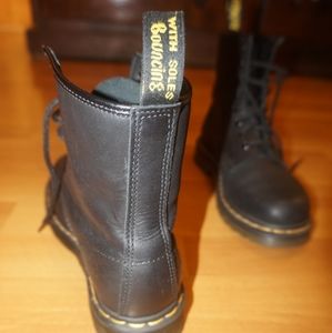 1460 women's smooth leather lace up boots